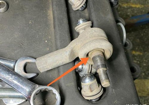 8年跑20萬公里的三菱檢修,車主 只要轉(zhuǎn)動方向盤,就有咯吱聲